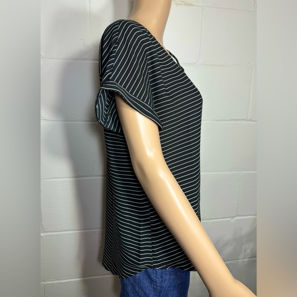 Maurices Black and White Striped Short Sleeve Shirt size Medium - Picture 3 of 8